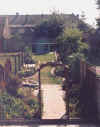 Tuin-augustus-2001-lucht.jpg (61178 bytes)